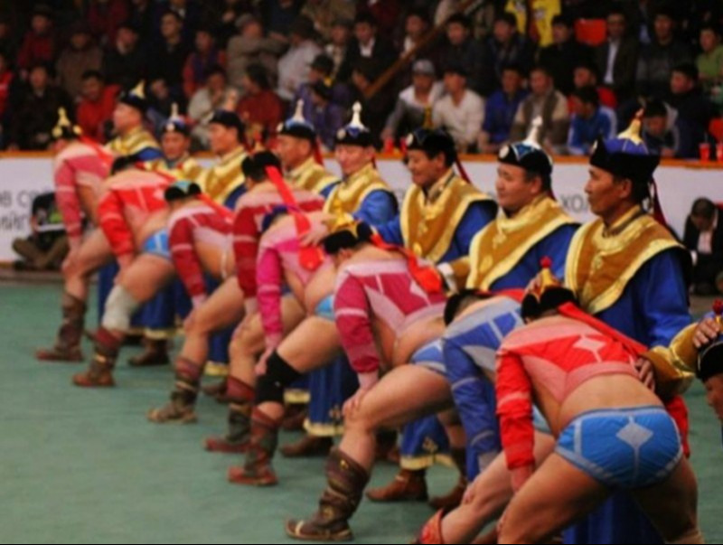 Сар шинийн барилдаанд оролцох аймаг, цэргийн цолтой бөхчүүд тодорлоо